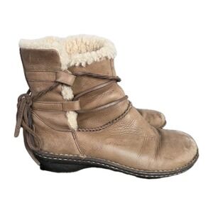 UGG Australia Caspia Boots Womens 8 Tan Leather Shearling Ankle Lace Up